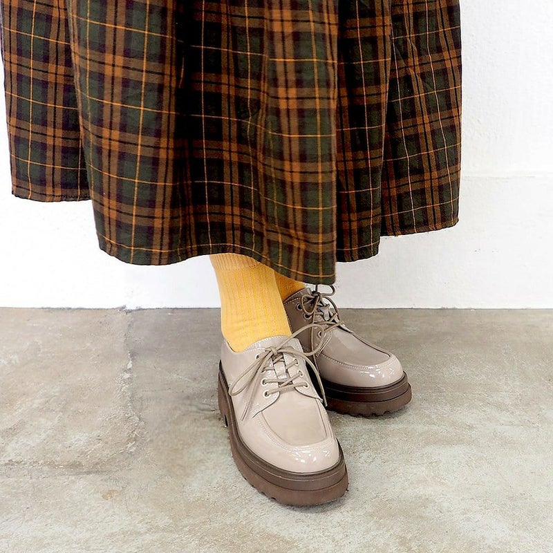 ライトグレージュ