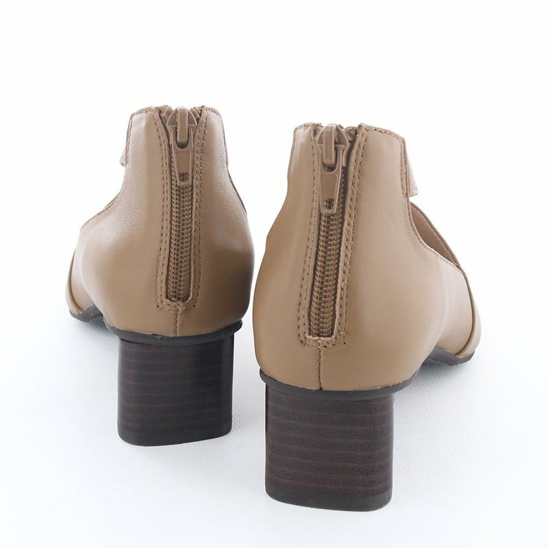 まだ暑さの残る晩夏から履けるデザインです