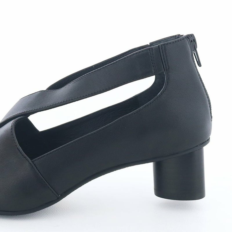 ヒールの高さ：約4.5cm