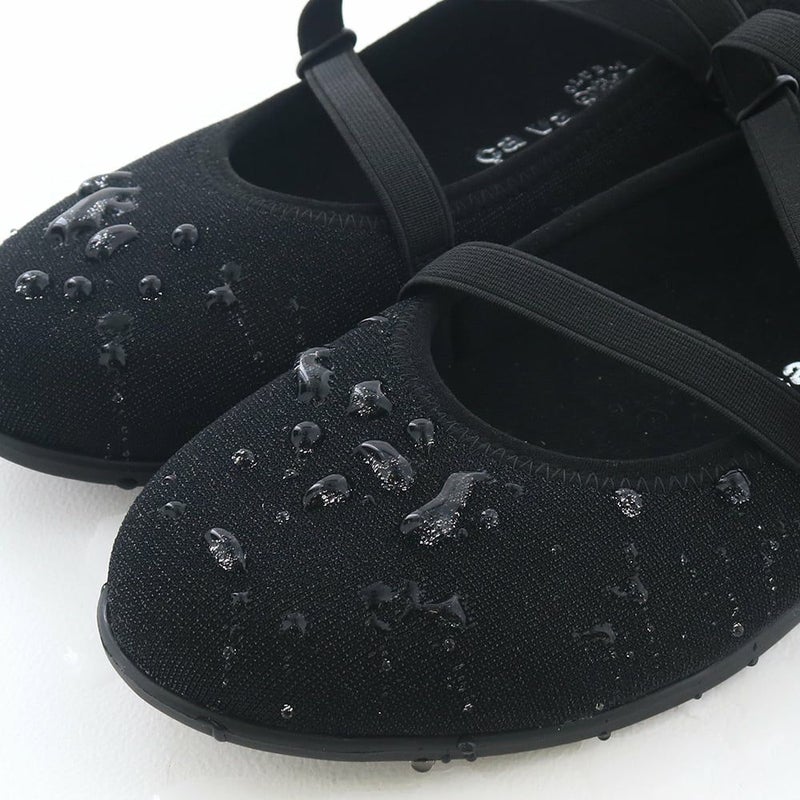 撥水加工で天候の変化を気にせずに履けるのが嬉しい