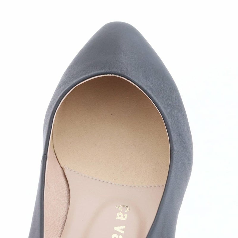 インソールは前部を起毛素材にすることで前滑りにしくくなっています