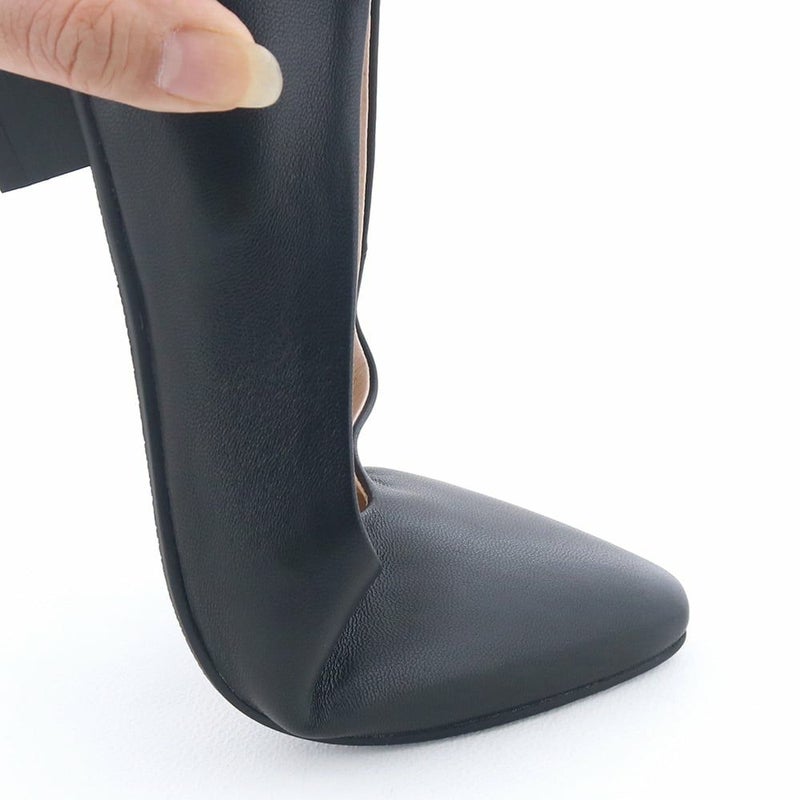 ソールの返りがよいのもポイント。靴が足についてくるので歩行がスムーズ