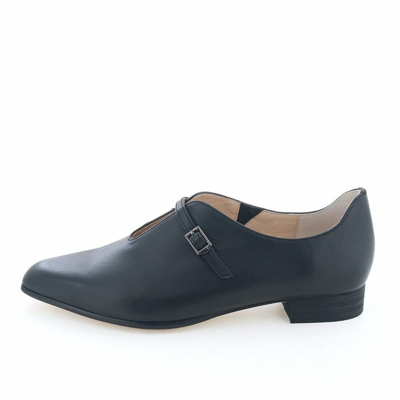 人気のシューティからローヒールタイプが登場