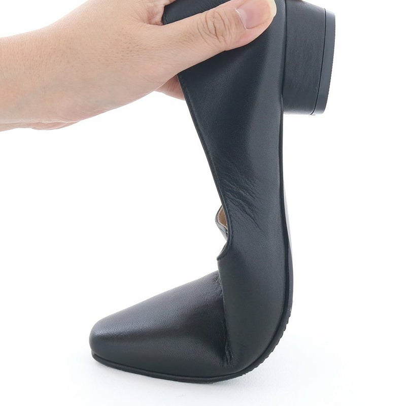 ソールの返りがよいのもポイント。靴が足についてくるので歩行しやすい