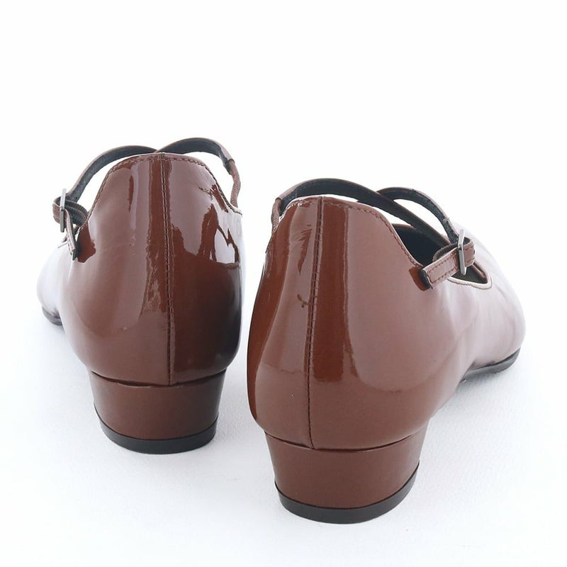 低めのヒールで気負わない。日常使いしやすいデザインです