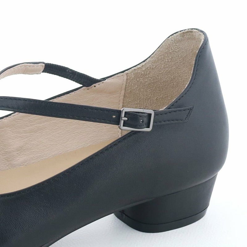 かかとが立ち上がったデザインでホールド感◎　かかと抜けを防ぎます