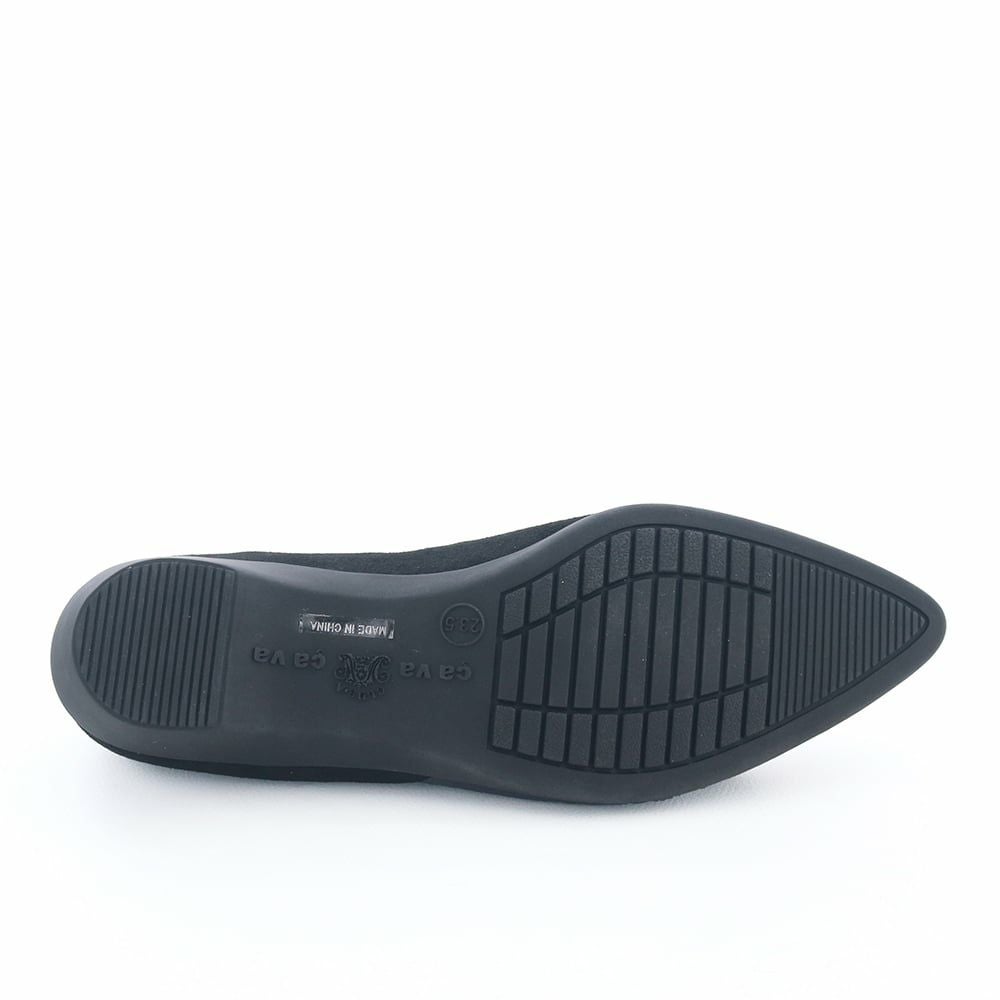 ブランドオリジナルのモールドソールを採用