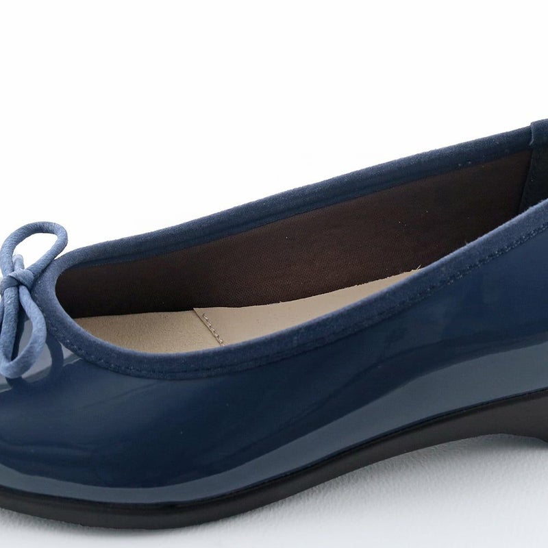 ライニングはスポンジ入りの生地素材。ふわっと包まれます