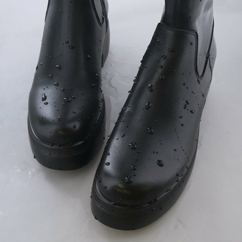 アッパーは急な雨も安心な撥水仕様になっています