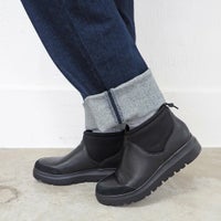 ブラック