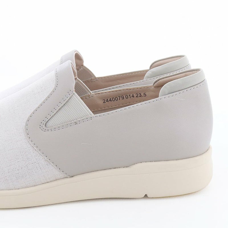 シルバーコンビは素材のコンビ感も楽しめます