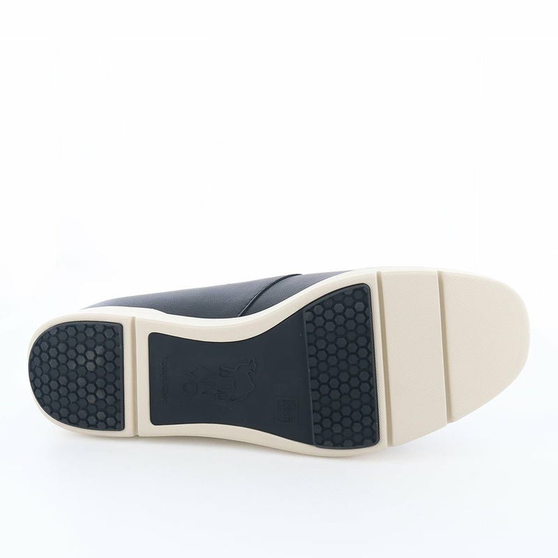 ストレスのない軽量ソールで1日履いても疲れない