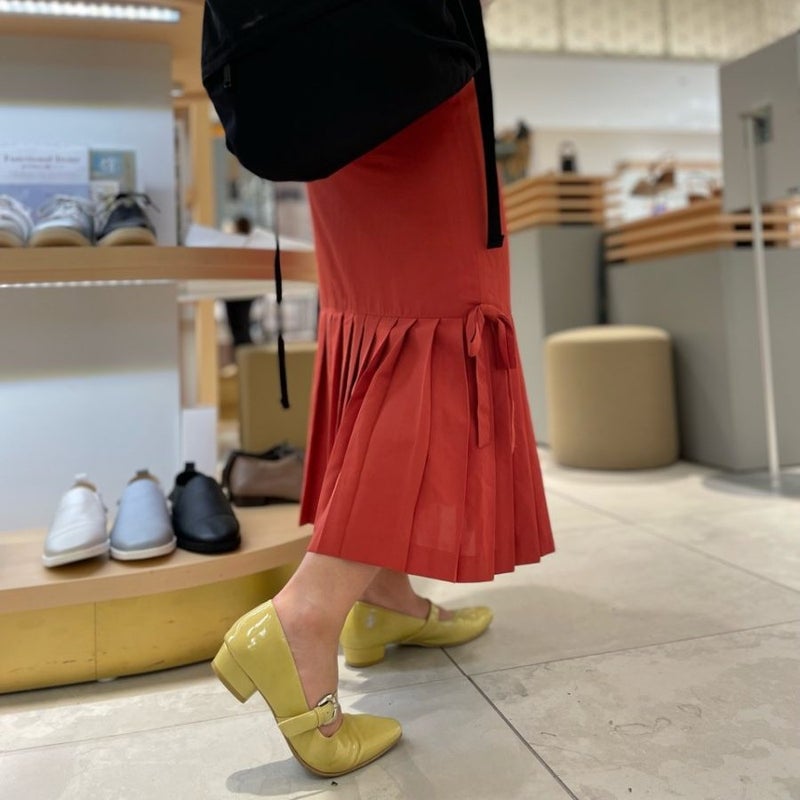 スタッフ着用：イエロー