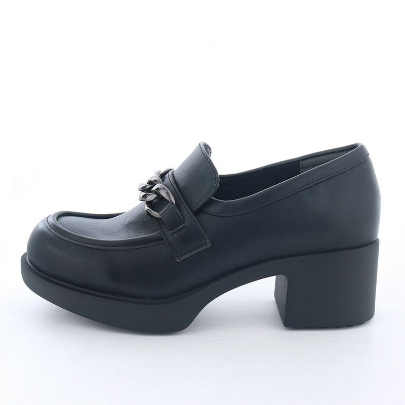 お仕事用にもおすすめなチェーンローファー