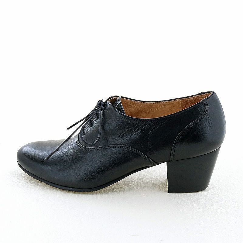 シューティ丈のレースアップパンプス