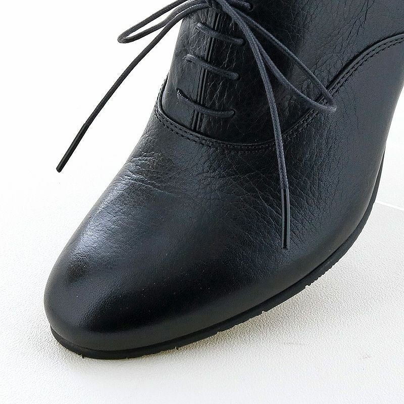 やさしい丸みを残したトゥライン