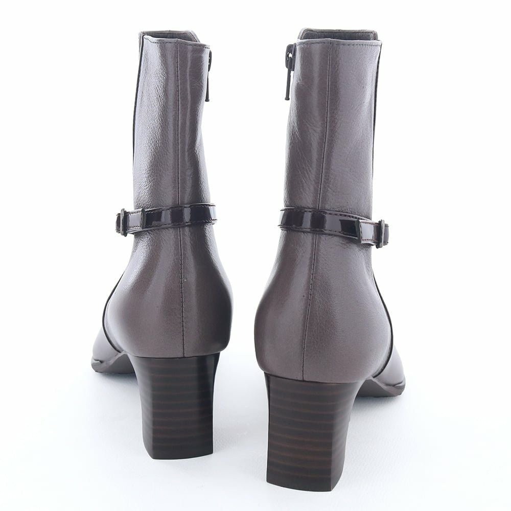 ヒールは5.5㎝はきちんと見えしながらも日常使いしやすい高さ