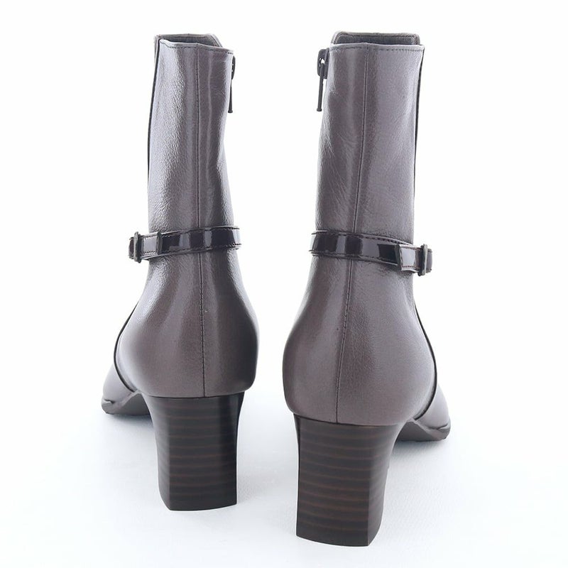 ヒールは5.5㎝はきちんと見えしながらも日常使いしやすい高さ