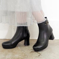 ブラック