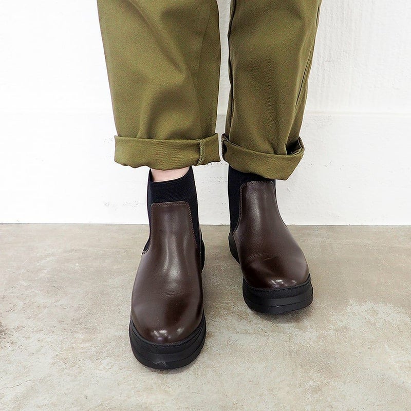 ダークブラウン