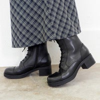 ブラック