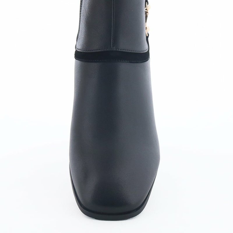 すっきり見えするのに履くとゆったりなスクエアのトゥライン