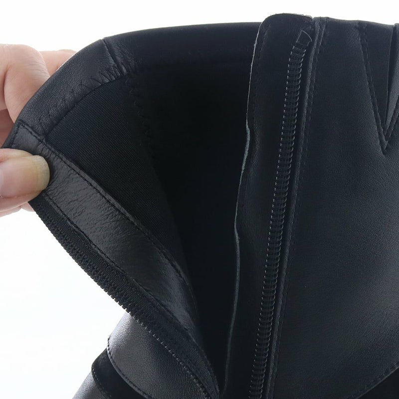 裏地はスポンジ入りのふっくら生地で優しく包まれます