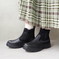ブラック