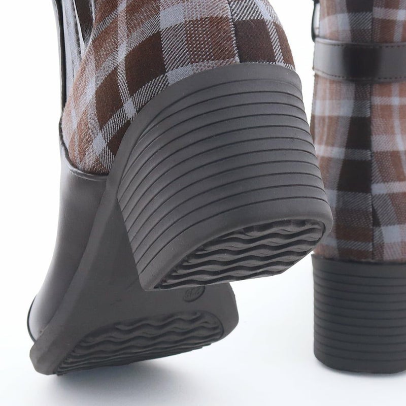 5.5cmのヒールは歩きやすさときちんと感を兼備