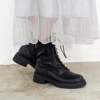 ブラック