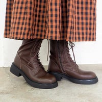 ダークブラウン