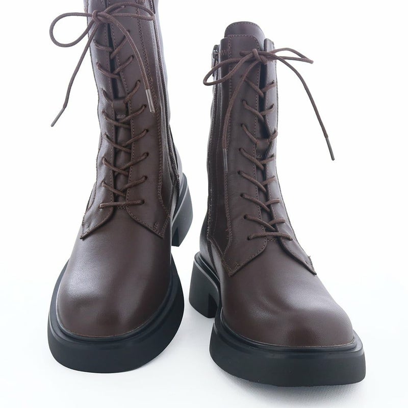 ほどよいボリュームのソールで普段のコーデに合わせやすいのもポイント