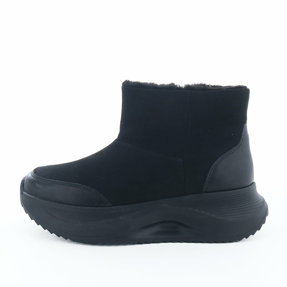 冬の足元をしっかり守ってくれる暖かブーツ