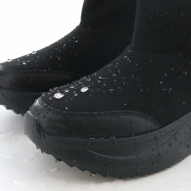 アッパーは撥水加工で、天候を気にせず履けるのも嬉しい