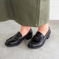 ブラック