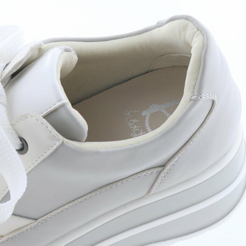 ライニングやインソールは厚めのクッションでふわふわの履き心地