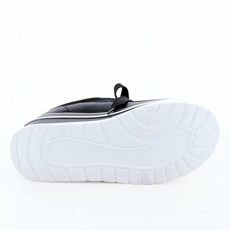 ソール全体に厚みがあり傾斜は3.5cmほどです