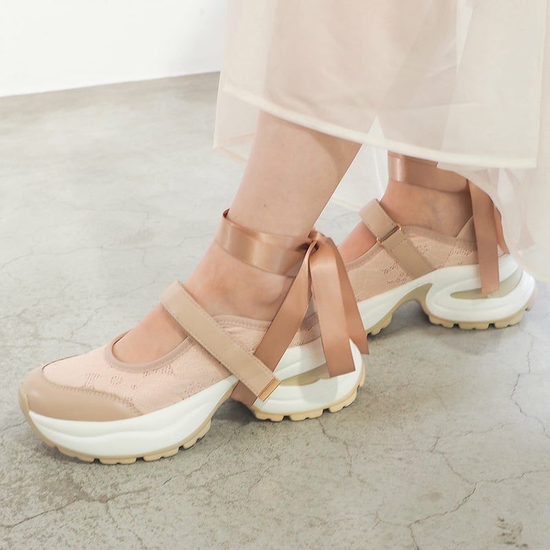 ピンクベージュ