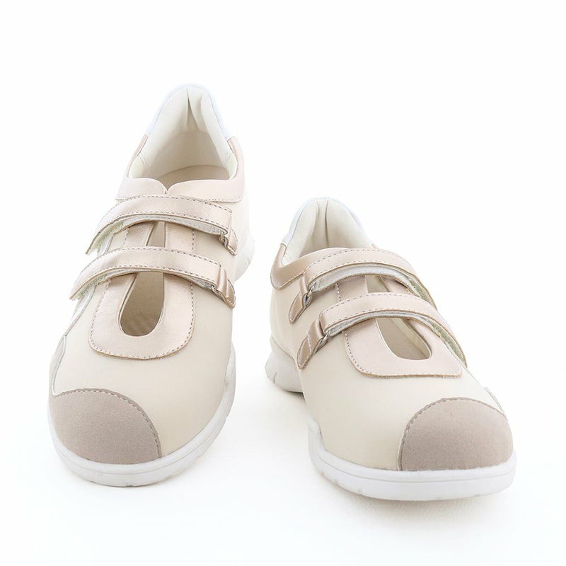 甘さを抑えた佇まいで、カジュアルスタイルを軽快かつガーリーにアップデートしてくれます