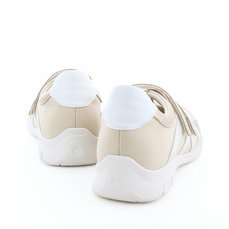 トレンドの薄底シルエットで足元すっきり。幅広くスタイリングできます