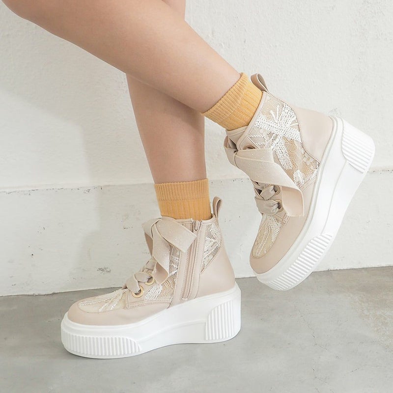 ピンクベージュ