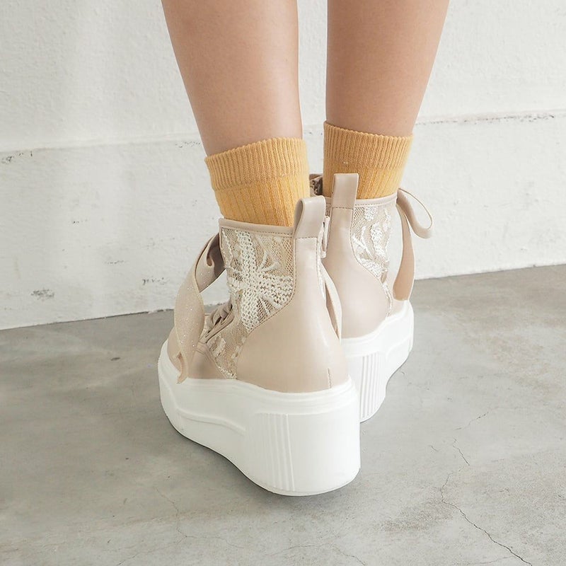 ピンクベージュ