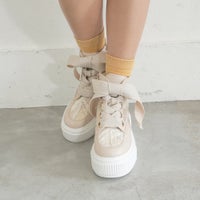 ピンクベージュ