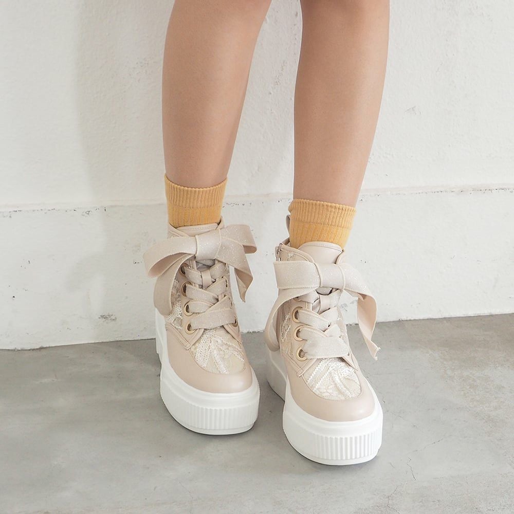 ピンクベージュ