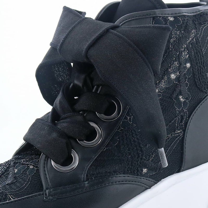 ラメ入りリボンと大きなハトメがアクセントに（ブラック）