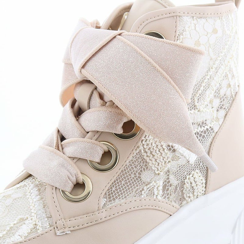 ラメ入りリボンと大きなハトメがアクセントに（ピンクベージュ）