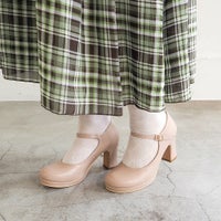 ピンクベージュ
