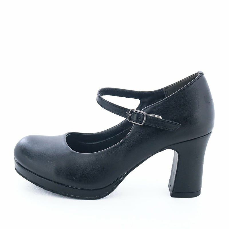 ぽっこりトゥが目を惹くストラップパンプス