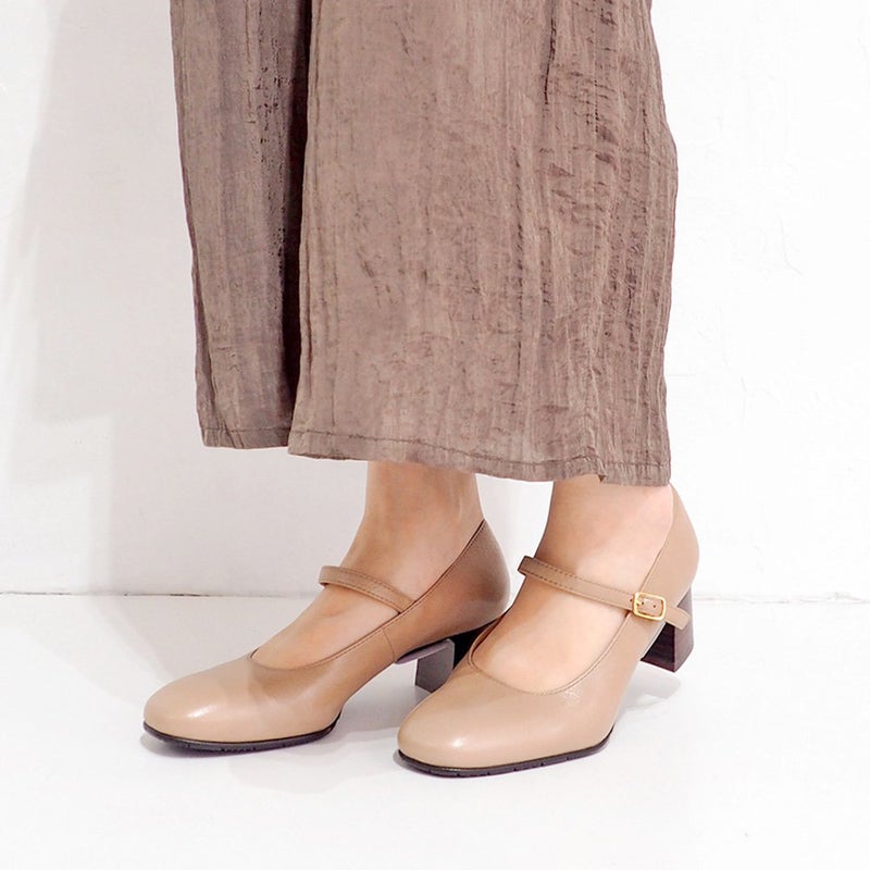 ライトグレージュ