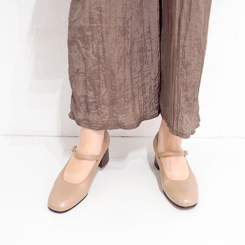 ライトグレージュ